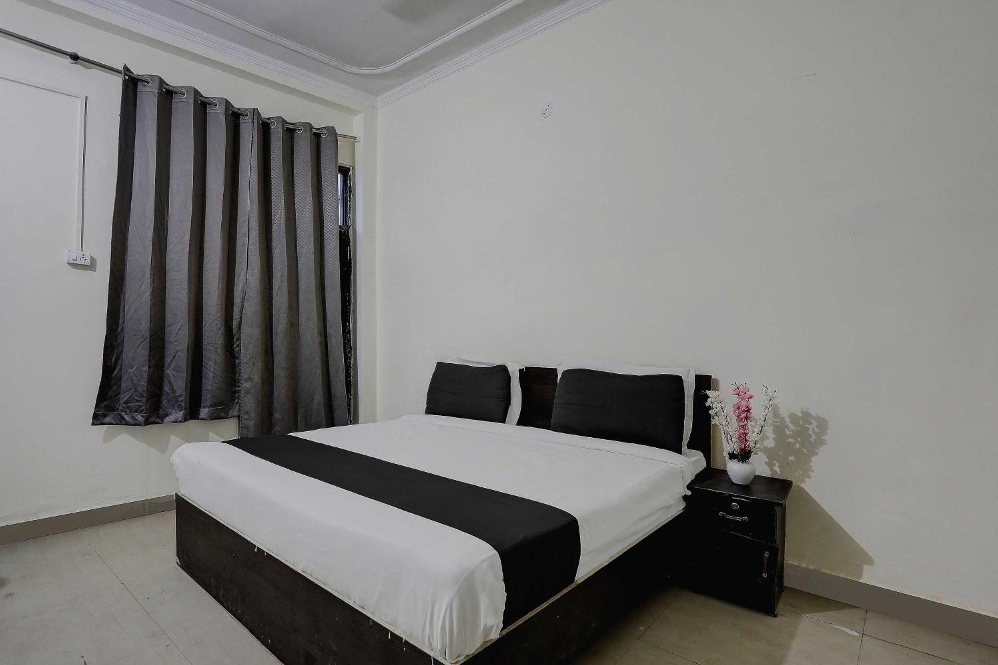 Hotel O Thirty Inns Noida Ngoại thất bức ảnh