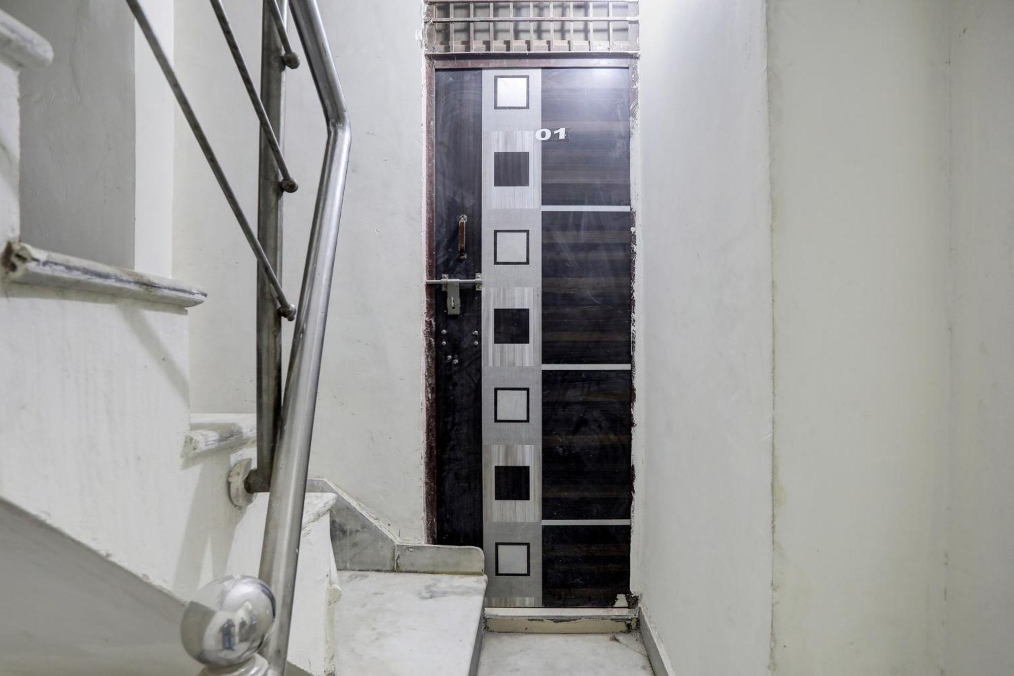 Hotel O Thirty Inns Noida Ngoại thất bức ảnh